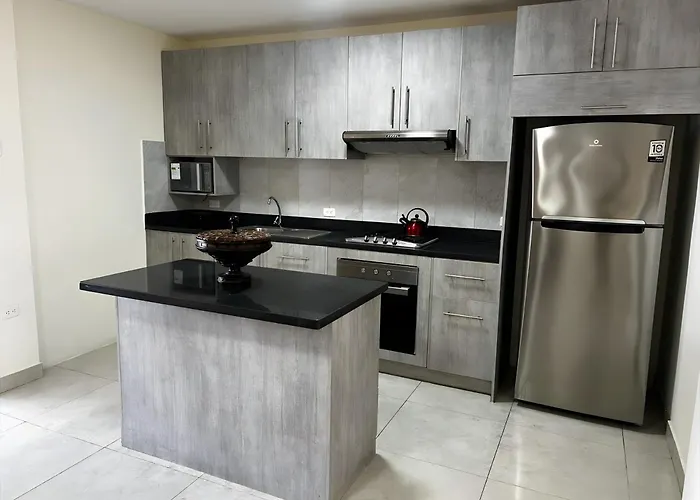 Casa Completa Con Piscina Privada En Manta, Ecuador